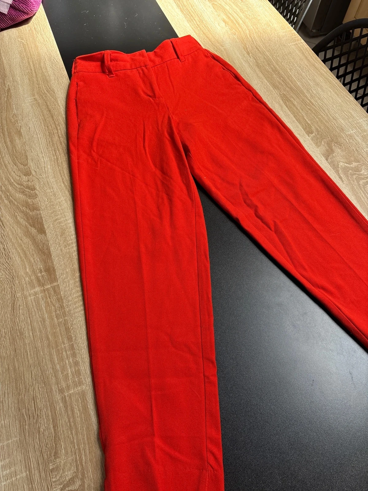 Calça vermelha tamanho 36 – photo 2